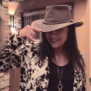 Meet your Posher, Gloria